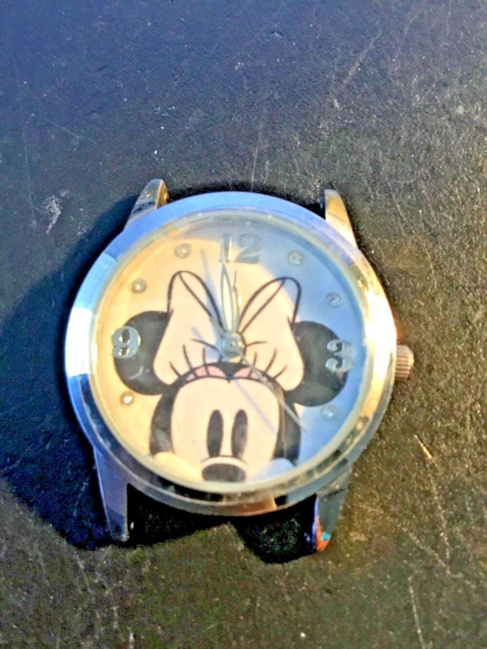 Disney Minnie Mouse Watch. New Battery==WORKS GREAT==KEEP GOOD TIME